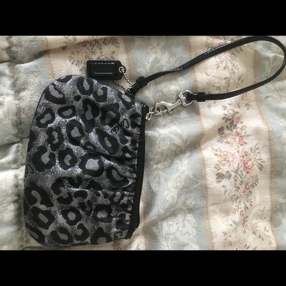 Coach Handbags - NWOT Coach Wristlet Coach Handbags - NWOT Coach Wristlet
